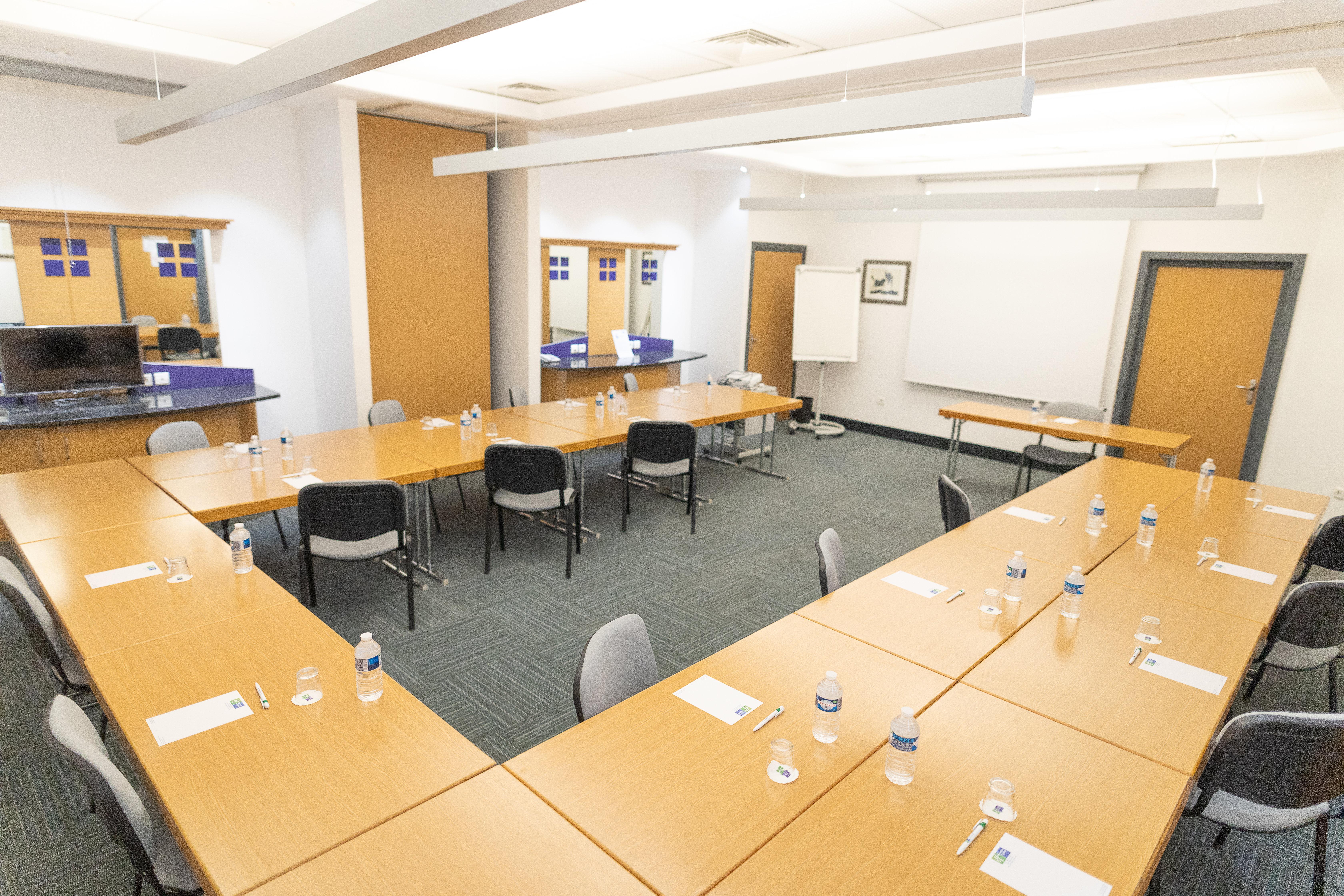 Holiday Inn Express Arras By Ihg Екстер'єр фото